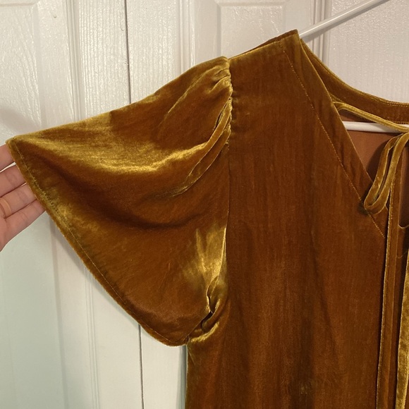 Gold Velvet Texture Loft Blouse - Picture 3 of 6